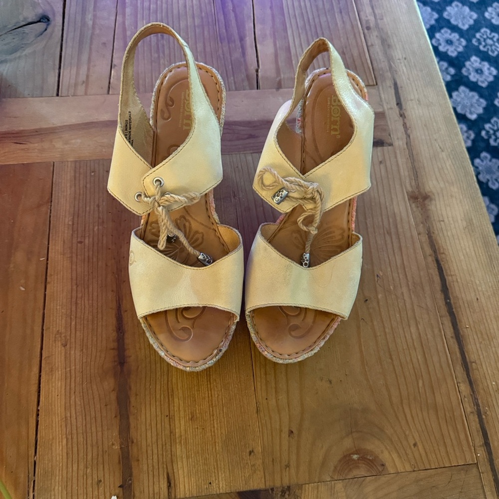 Elegant Cream Espadrilles with Rope Detail